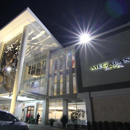 Megaland Hotel Solo Exterior foto