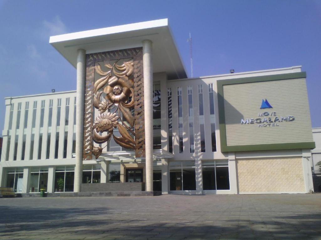 Megaland Hotel Solo Exterior foto