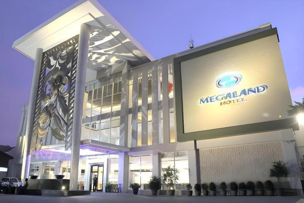 Megaland Hotel Solo Exterior foto